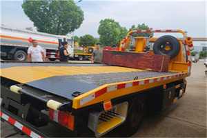 东港区附近拖车电话号码服务